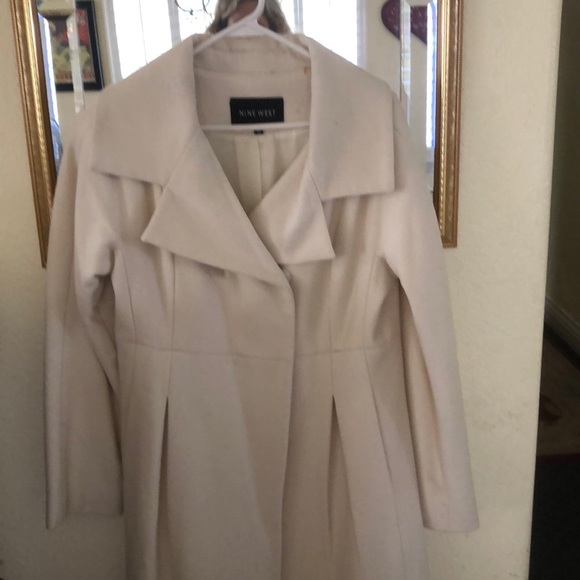 Gorgeous Winter White Coat - Picture 2 of 7